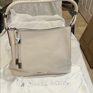Michael Kors Elegant Cream Shoulder Bag
